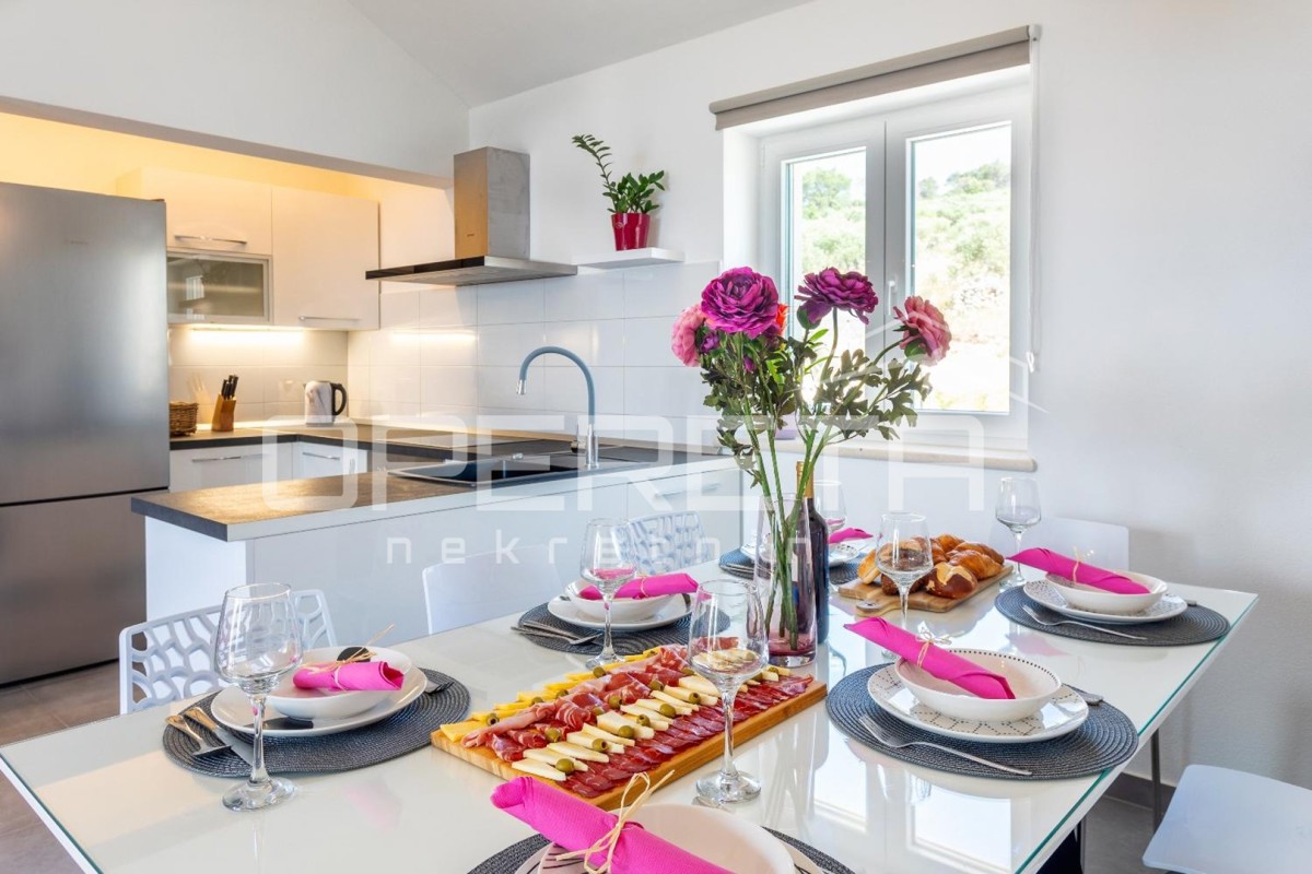 Brač esclusiva proprietà con villa, vista panoramica e 8000 m² di terreno, vicinanza a Supetar