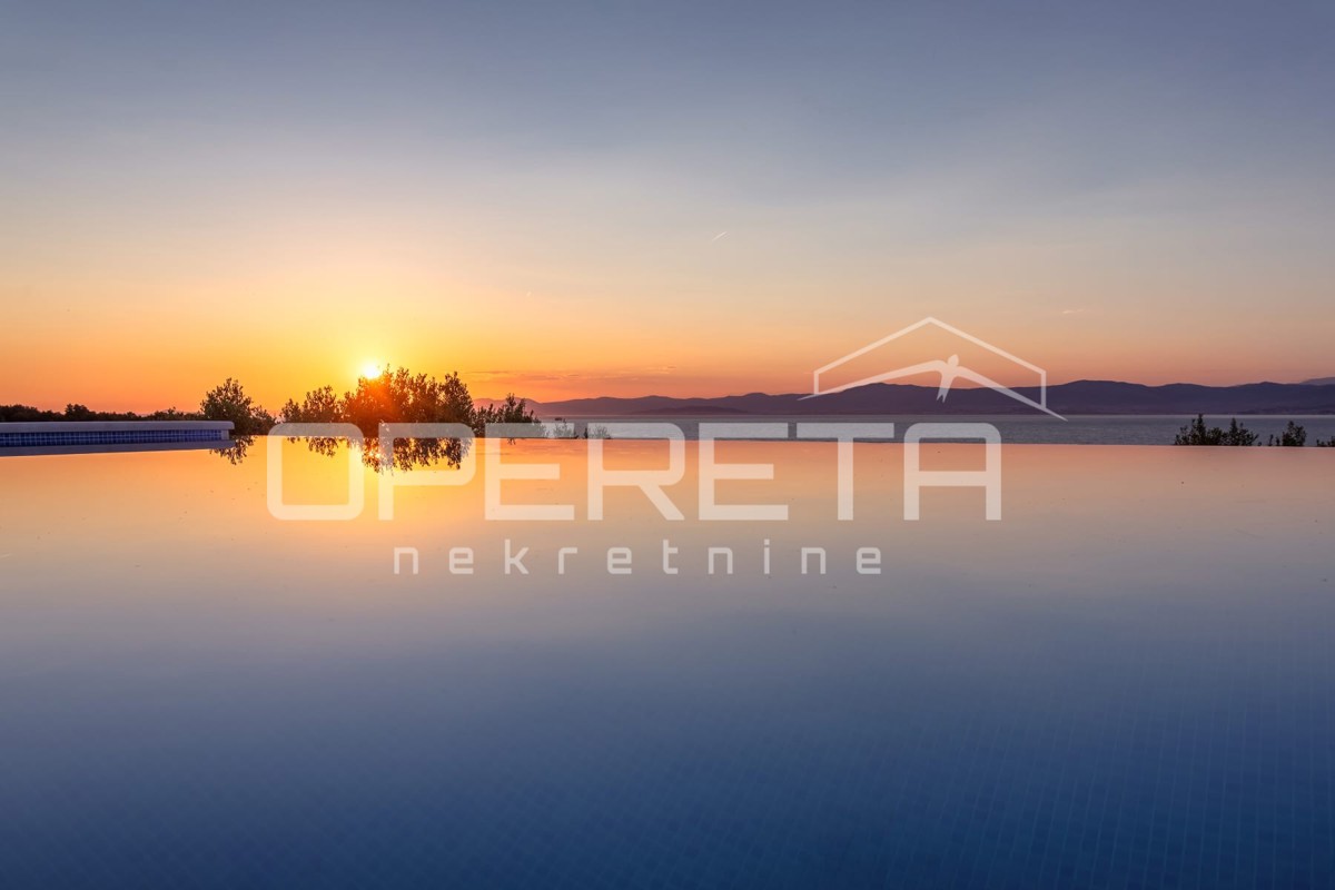 Brač esclusiva proprietà con villa, vista panoramica e 8000 m² di terreno, vicinanza a Supetar