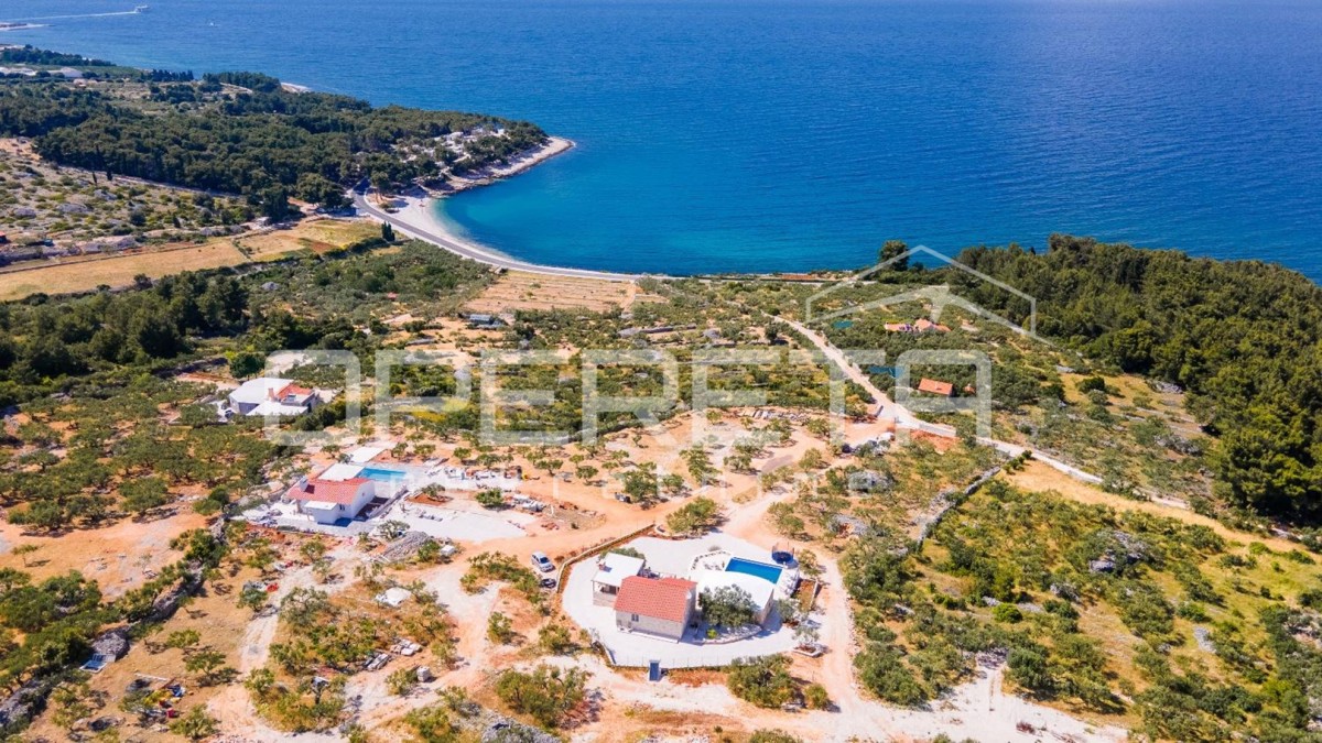 Brač esclusiva proprietà con villa, vista panoramica e 8000 m² di terreno, vicinanza a Supetar