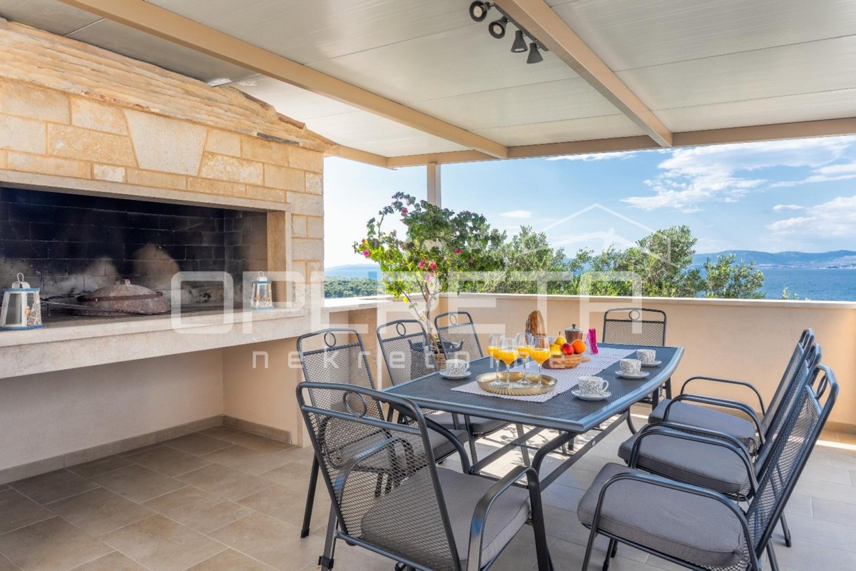 Brač esclusiva proprietà con villa, vista panoramica e 8000 m² di terreno, vicinanza a Supetar