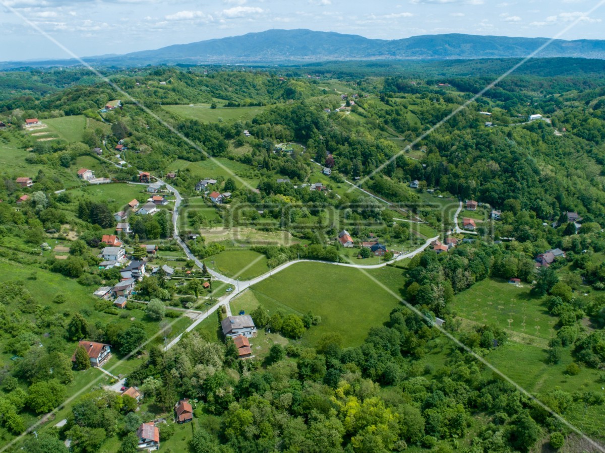 Duga ulica, Laduč, 9.787,00 m2, 179.000,01 EUR