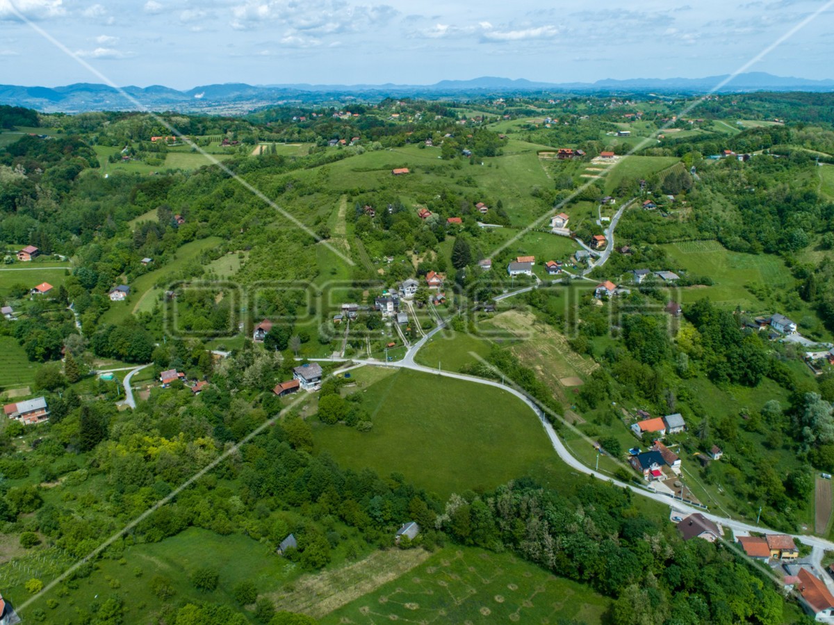 Duga ulica, Laduč, 9.787,00 m2, 179.000,01 EUR