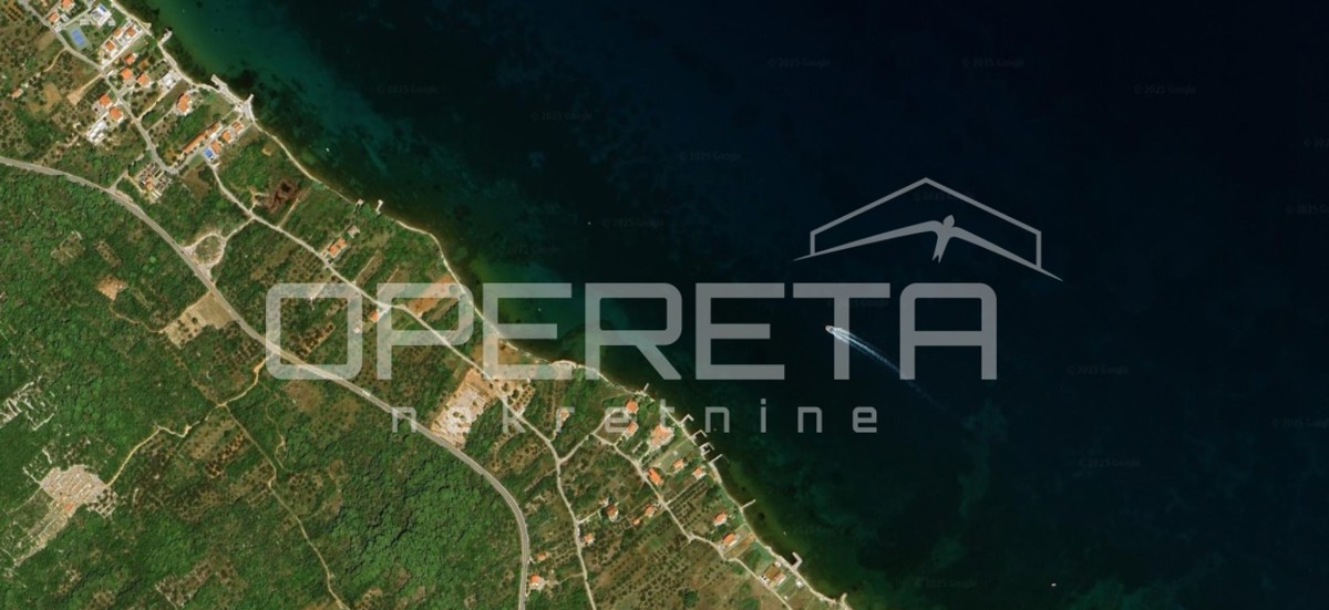 Pašman - terreno edificabile di 1157 m², prima fila sul mare