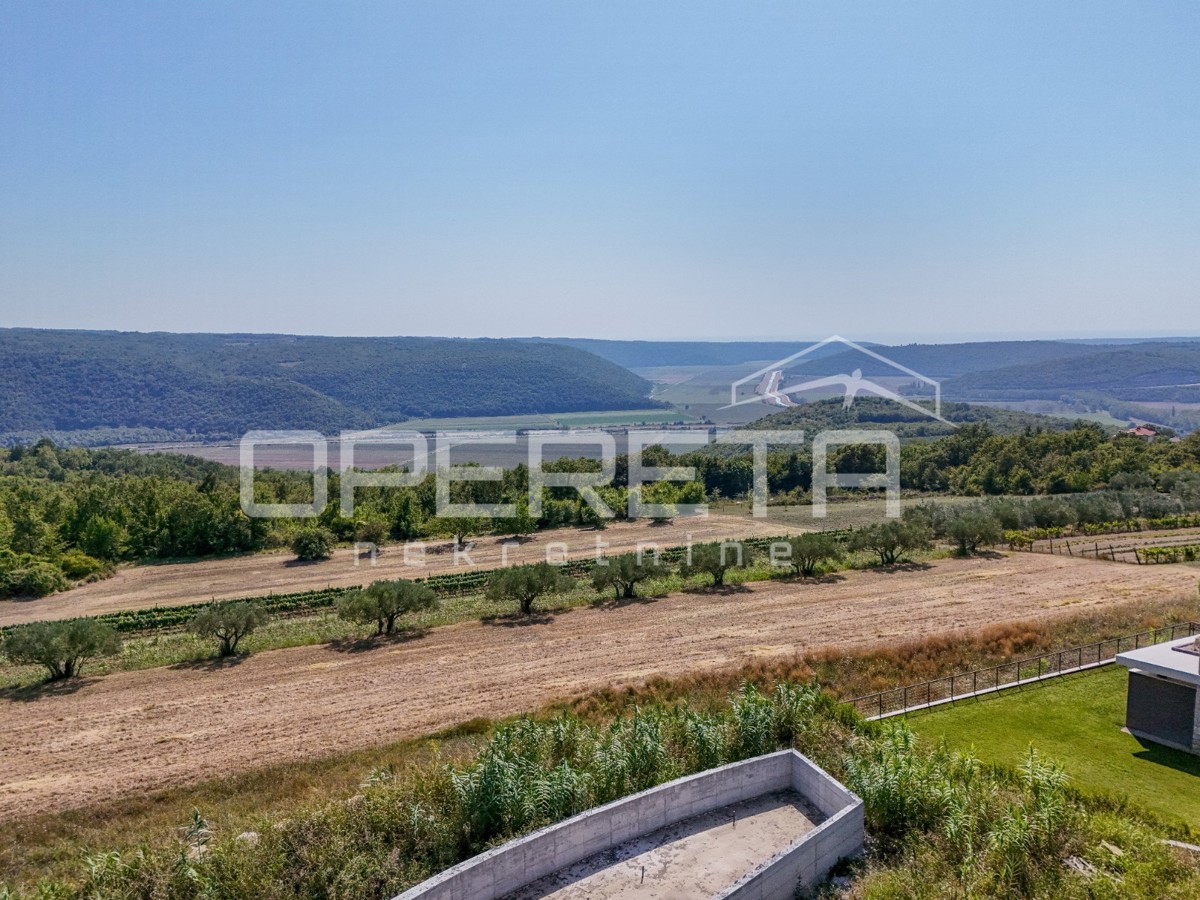 Istria, Krasica – terreno edificabile con progetto e permesso di costruzione con vista mare