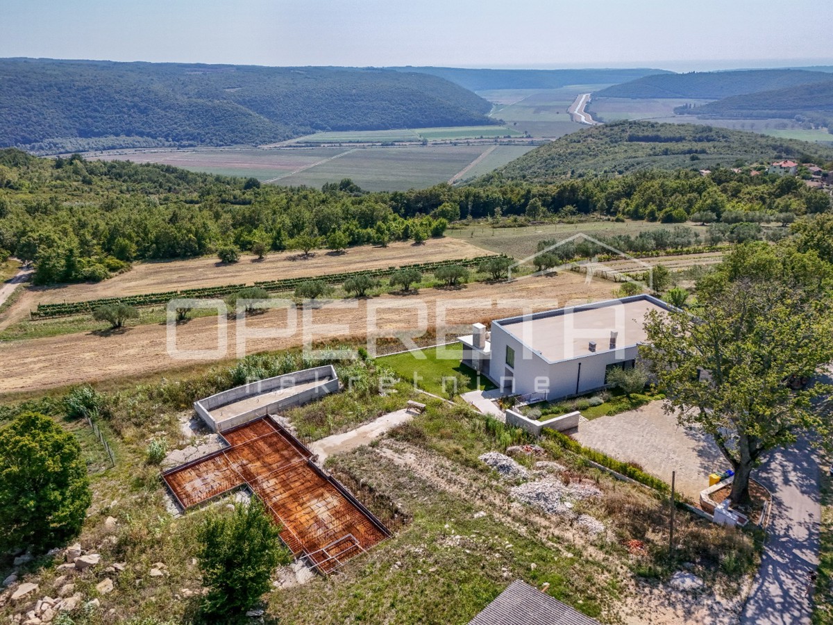 Istria, Krasica – terreno edificabile con progetto e permesso di costruzione con vista mare