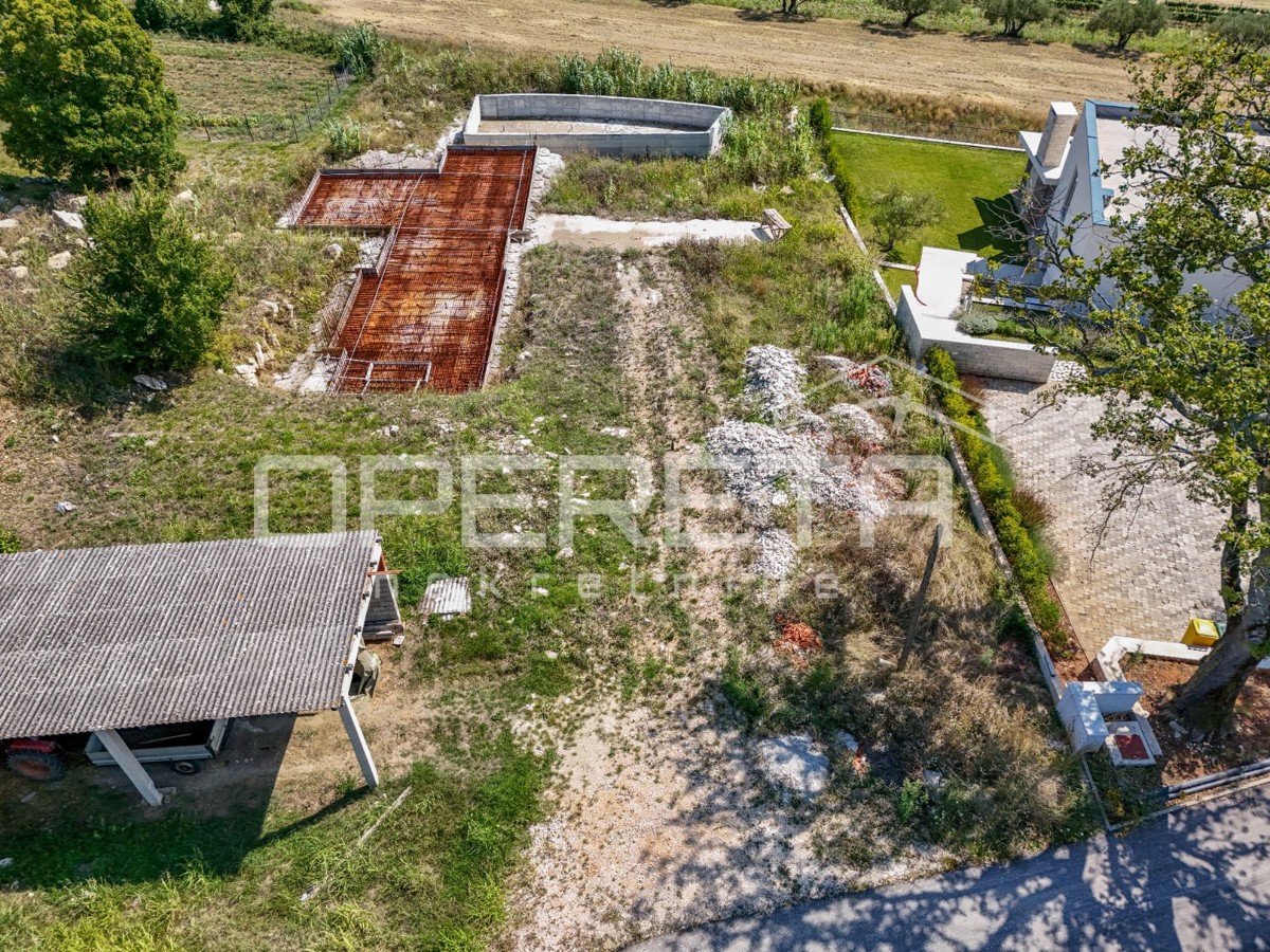 Istria, Krasica – terreno edificabile con progetto e permesso di costruzione con vista mare