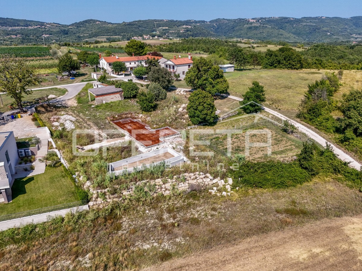 Istria, Krasica – terreno edificabile con progetto e permesso di costruzione con vista mare