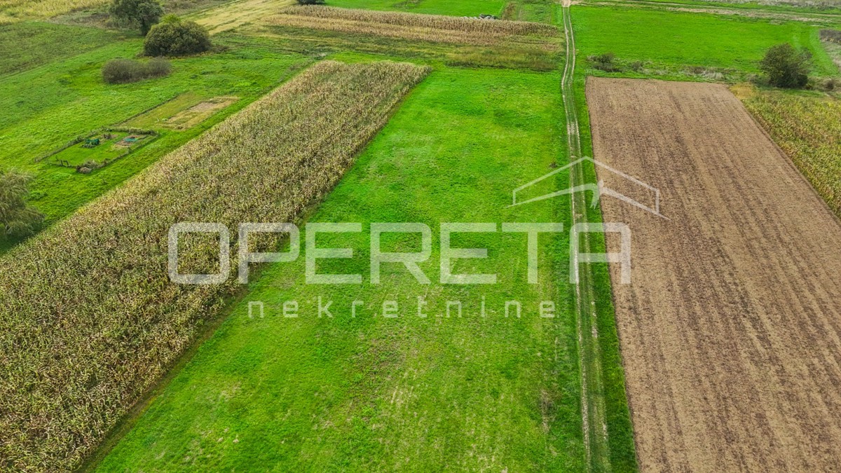 Terreno edificabile con accesso da due lati, Jakovlje