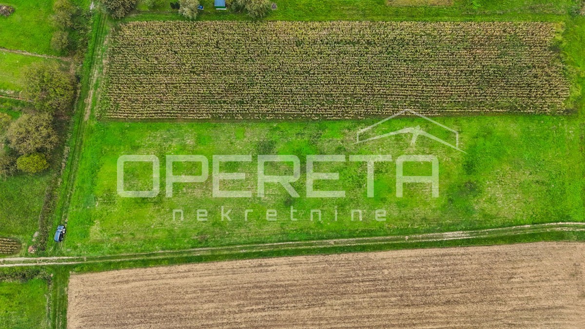 Terreno edificabile con accesso da due lati, Jakovlje