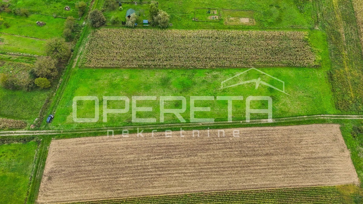 Terreno edificabile con accesso da due lati, Jakovlje