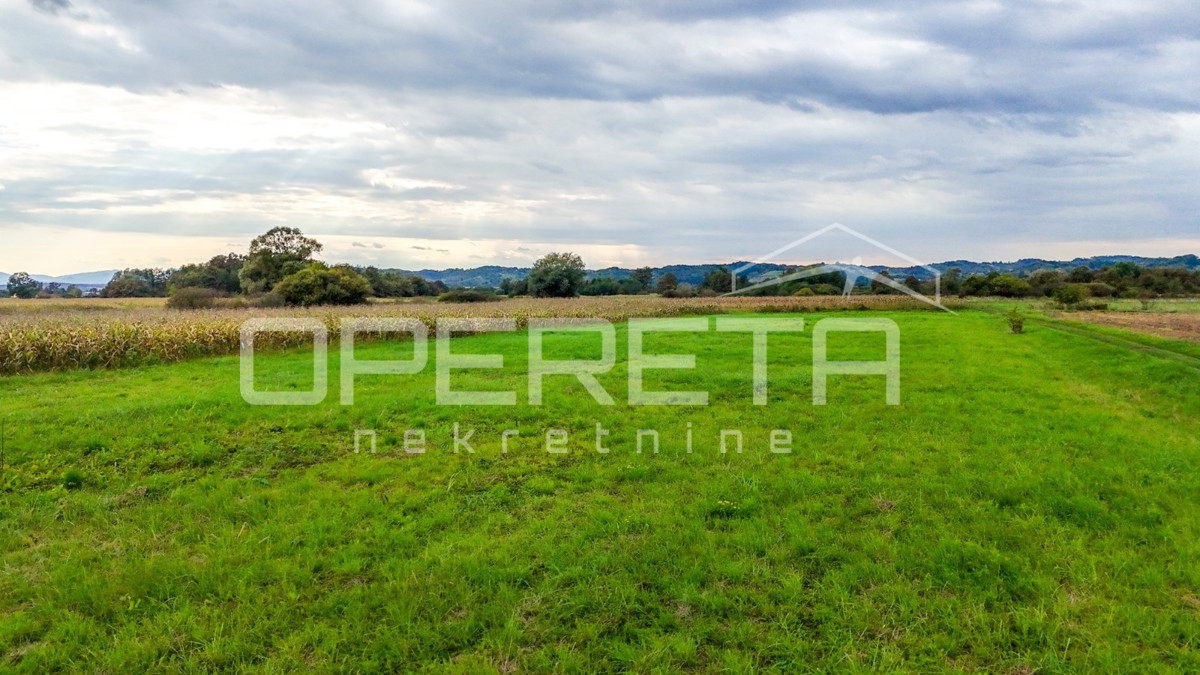 Terreno edificabile con accesso da due lati, Jakovlje