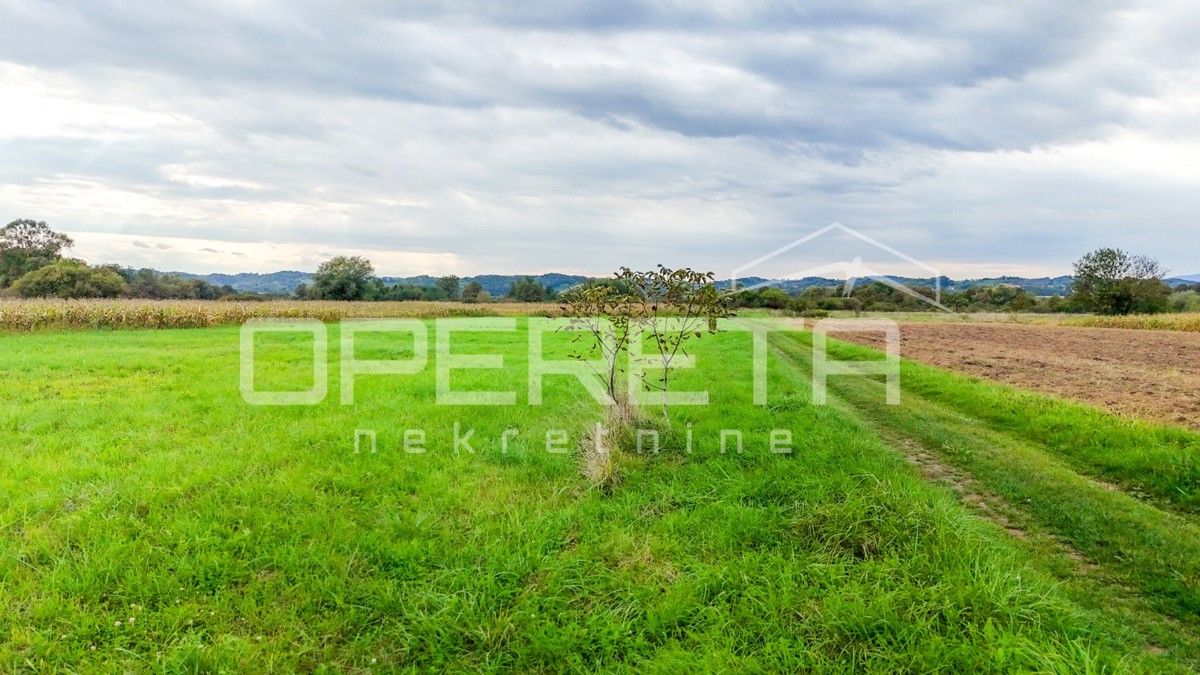 Terreno edificabile con accesso da due lati, Jakovlje