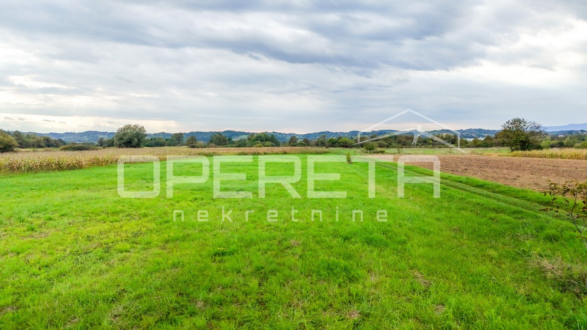 Terreno edificabile con accesso da due lati, Jakovlje