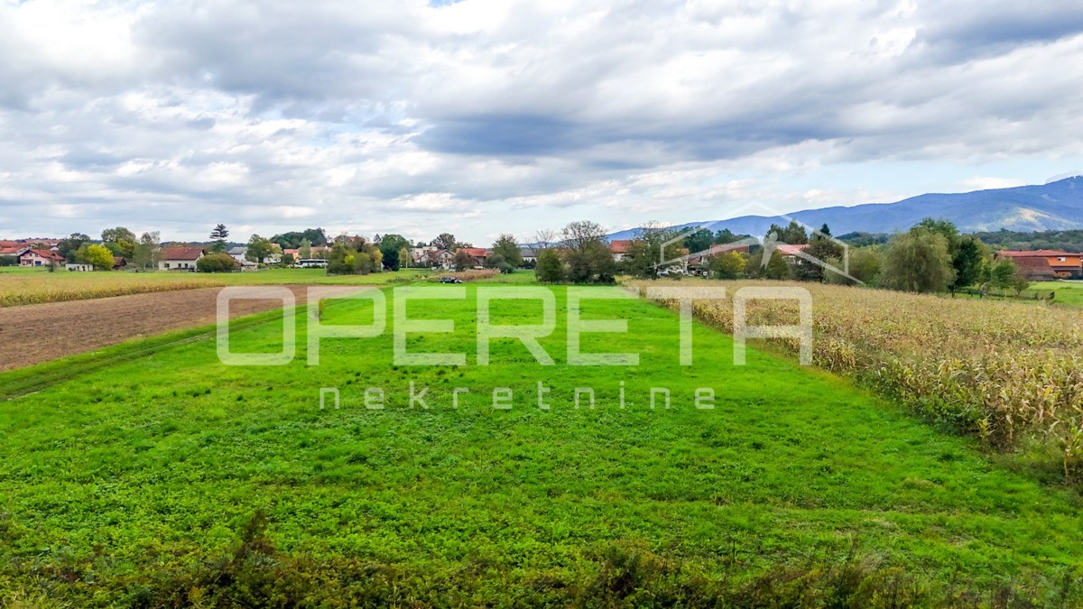 Terreno edificabile con accesso da due lati, Jakovlje