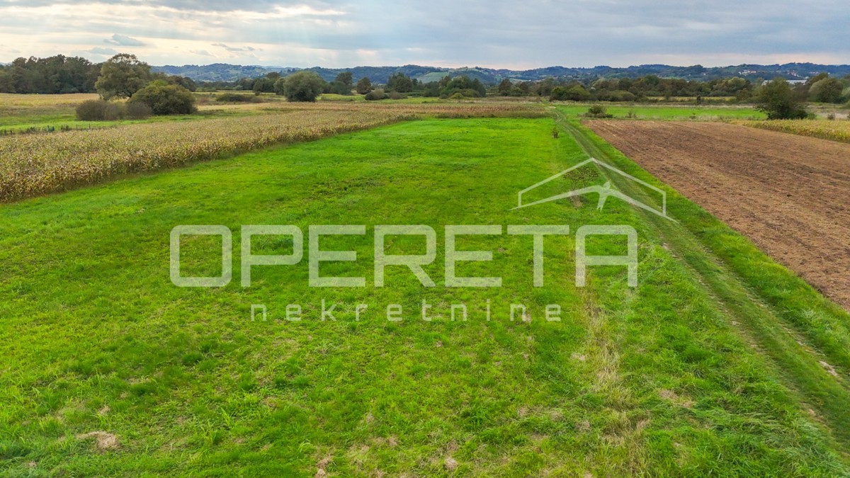 Terreno edificabile con accesso da due lati, Jakovlje