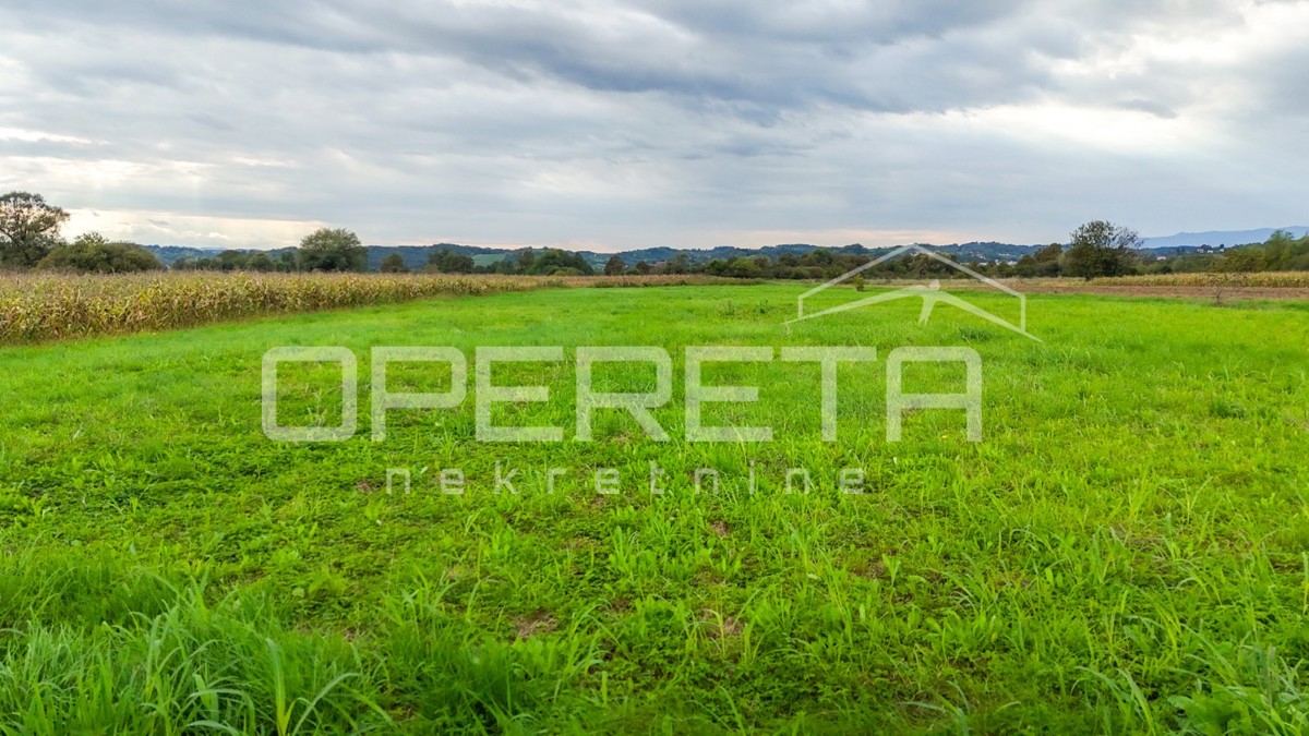 Terreno edificabile con accesso da due lati, Jakovlje