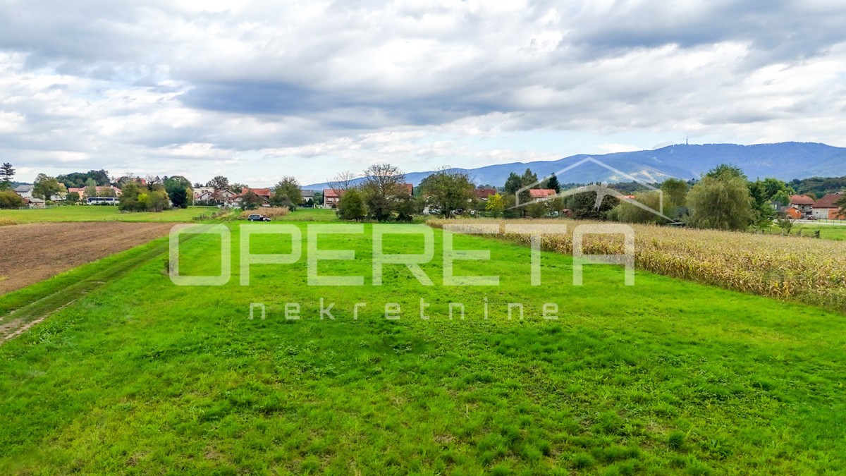 Terreno edificabile con accesso da due lati, Jakovlje