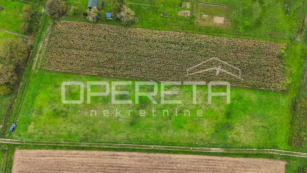 Terreno edificabile con accesso da due lati, Jakovlje