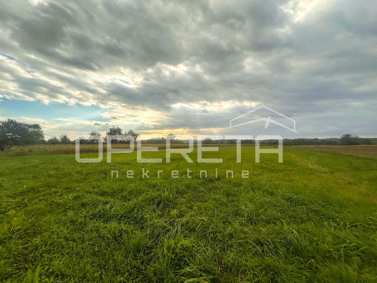 Terreno edificabile con accesso da due lati, Jakovlje