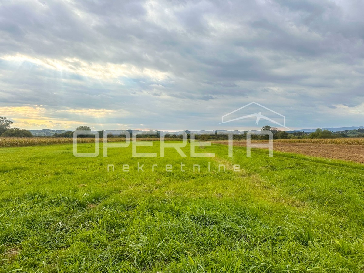 Terreno edificabile con accesso da due lati, Jakovlje