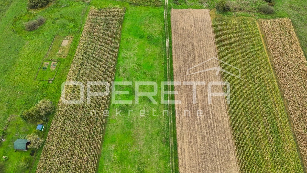 Terreno edificabile con accesso da due lati, Jakovlje