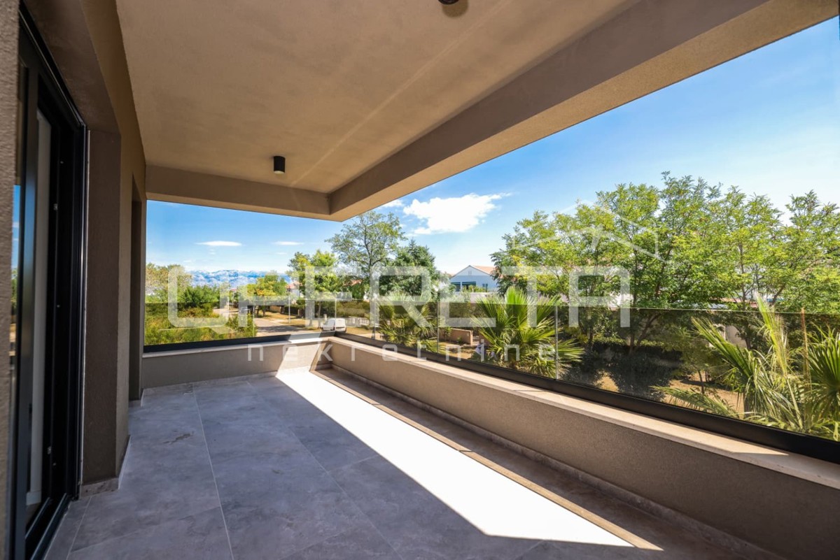 Appartamento trilocale con vista mare, 114 m2, a 300 m dal mare, Sabunike, Privlaka