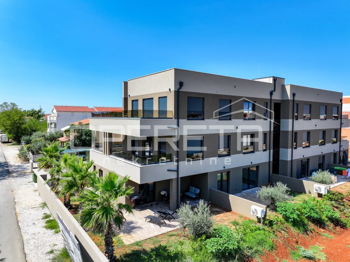 Appartamento trilocale con vista mare, 114 m2, a 300 m dal mare, Sabunike, Privlaka