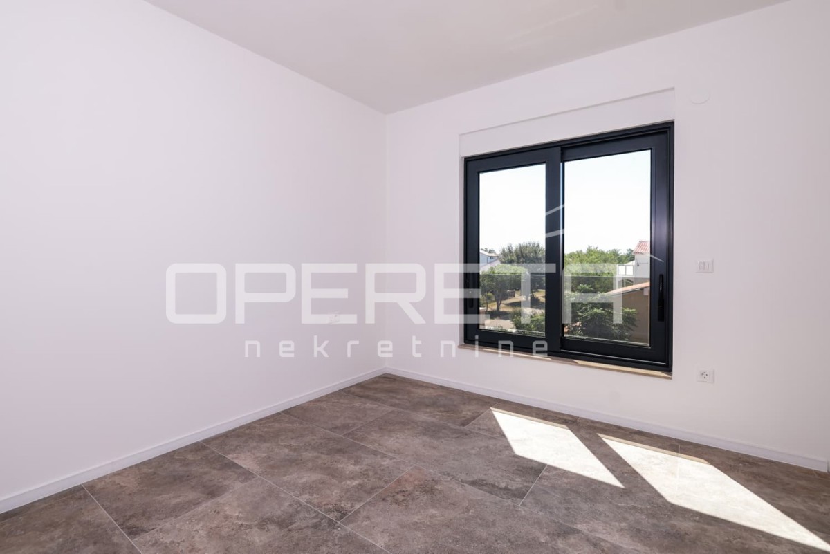 Appartamento trilocale con vista mare, 114 m2, a 300 m dal mare, Sabunike, Privlaka