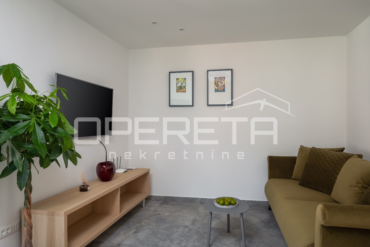 Occasione rara di un appartamento a Komiža - oasi moderna in una villa urbana