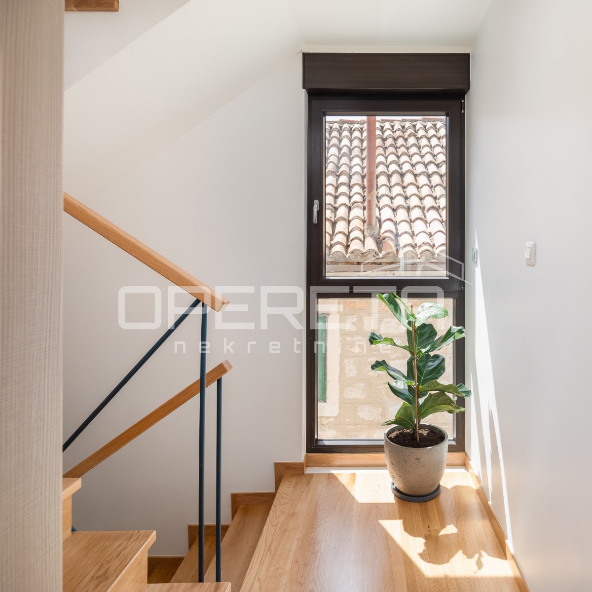 Occasione rara di un appartamento a Komiža - oasi moderna in una villa urbana