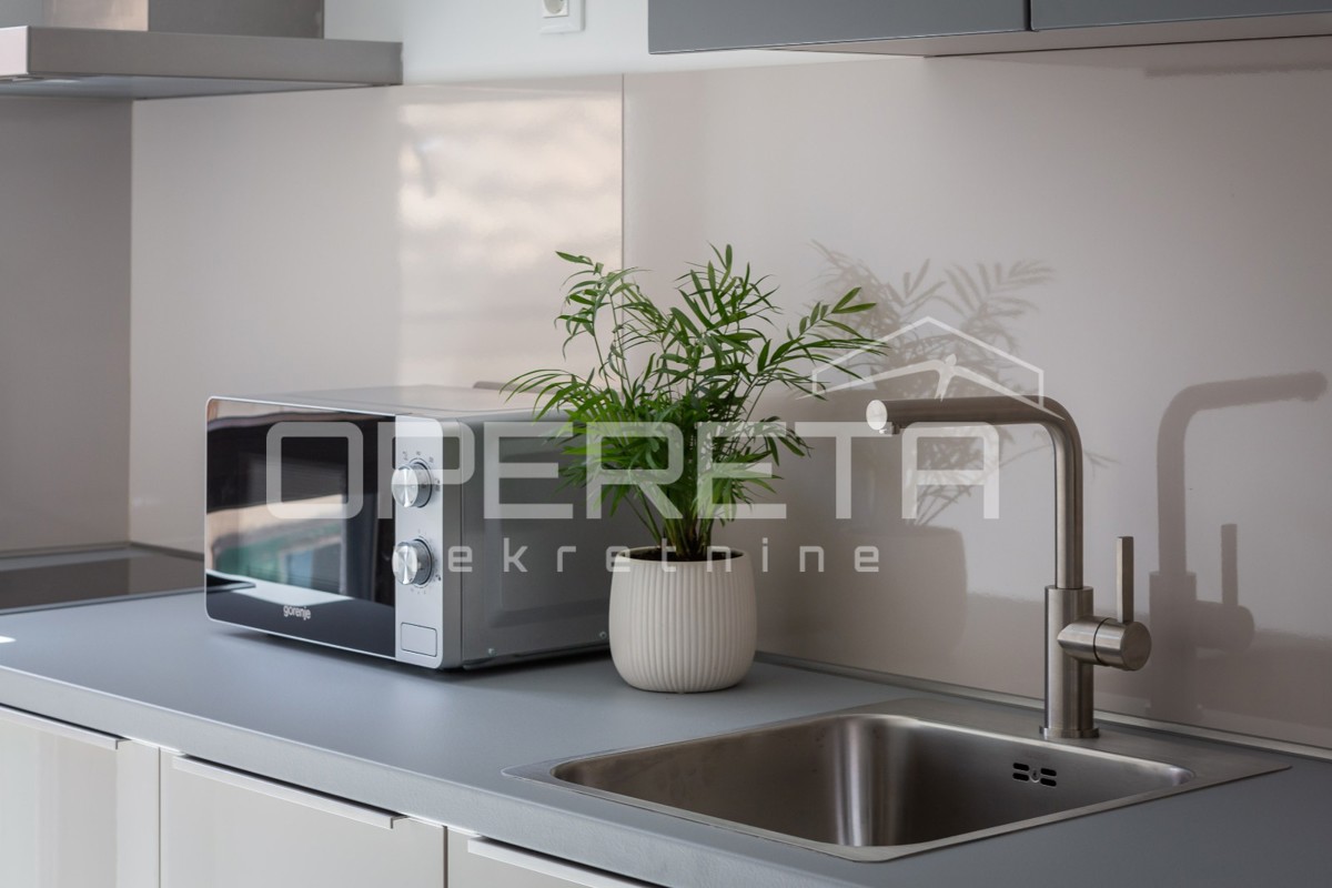 Occasione rara di un appartamento a Komiža - oasi moderna in una villa urbana