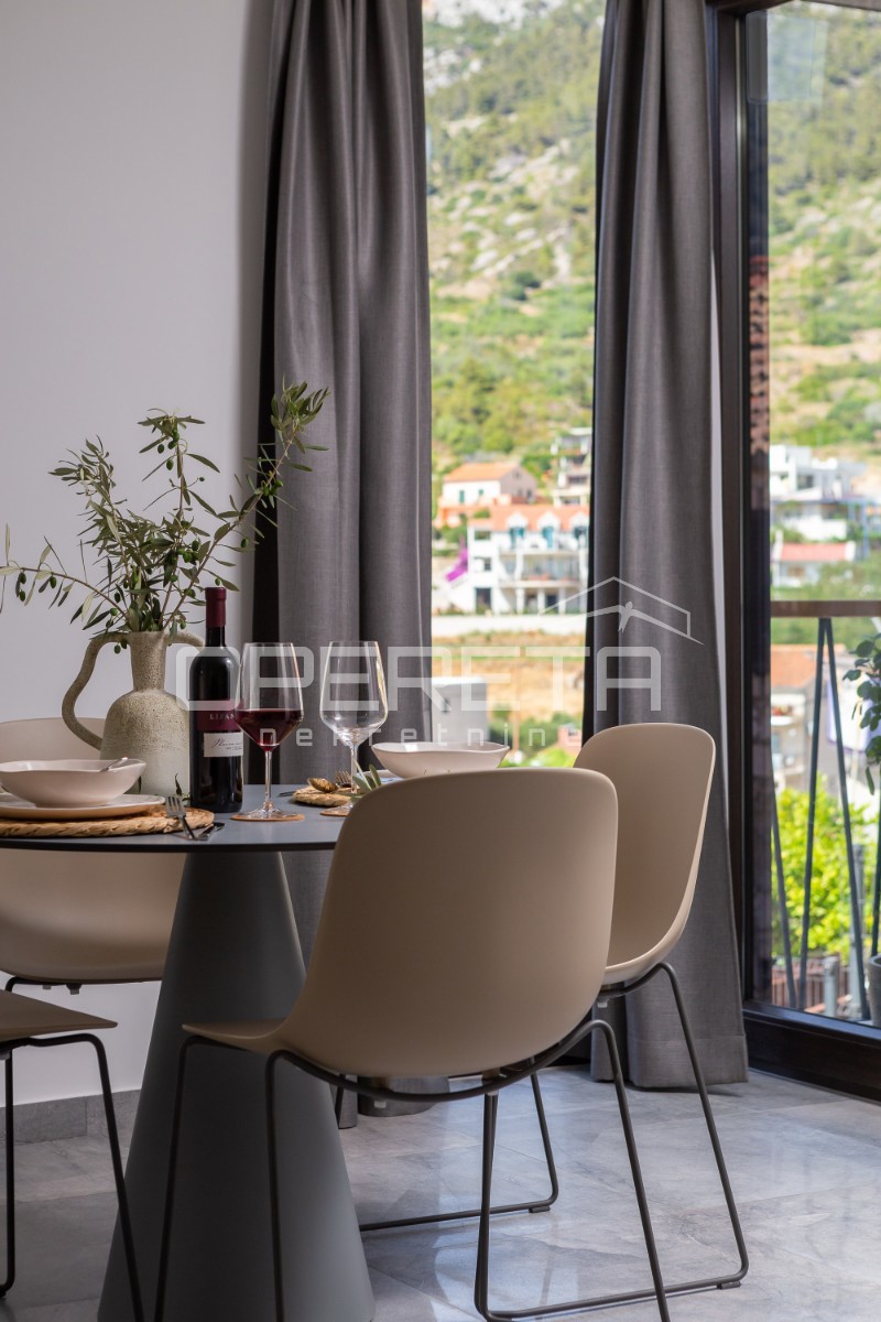 Occasione rara di un appartamento a Komiža - oasi moderna in una villa urbana