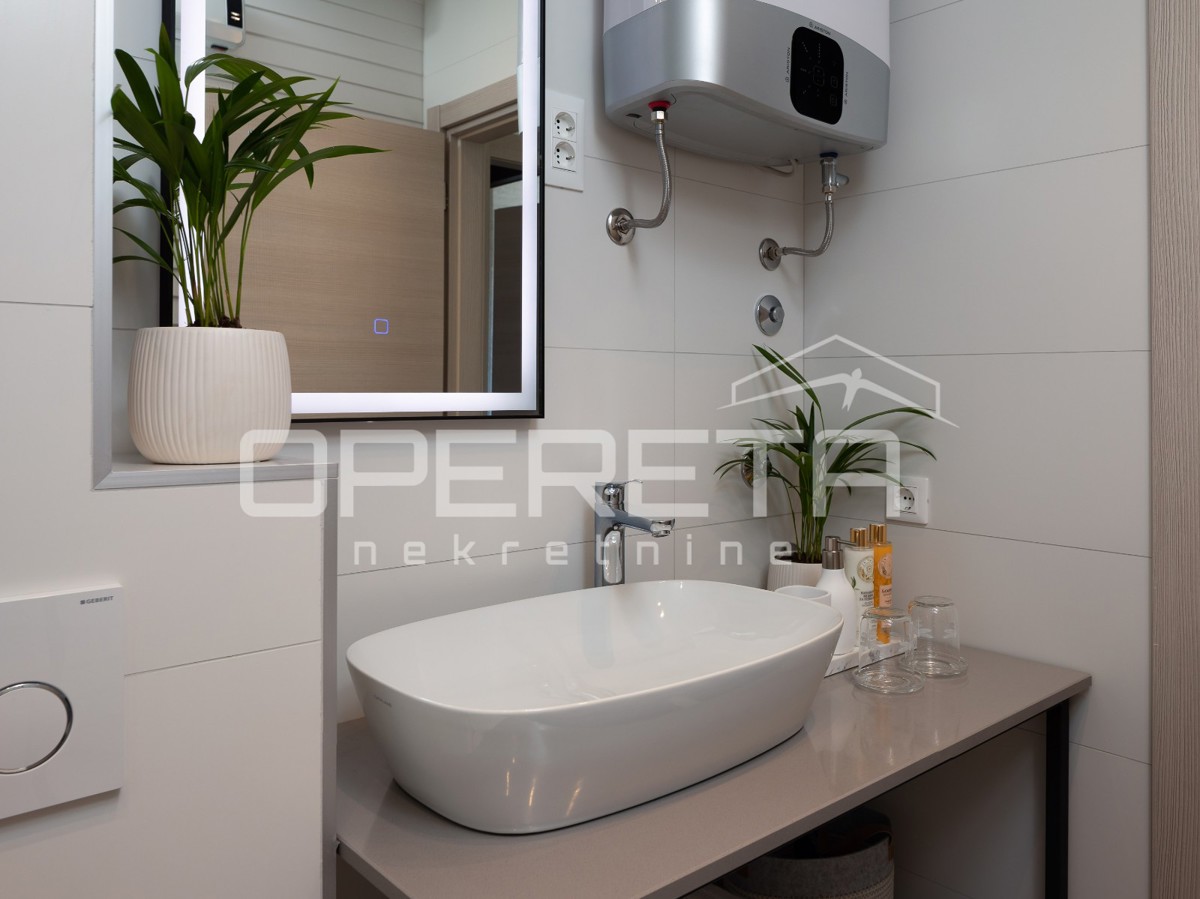 Occasione rara di un appartamento a Komiža - oasi moderna in una villa urbana