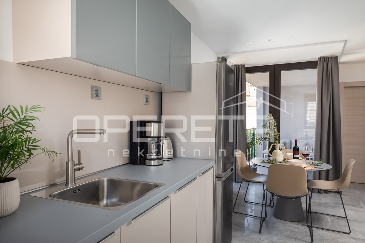 Occasione rara di un appartamento a Komiža - oasi moderna in una villa urbana