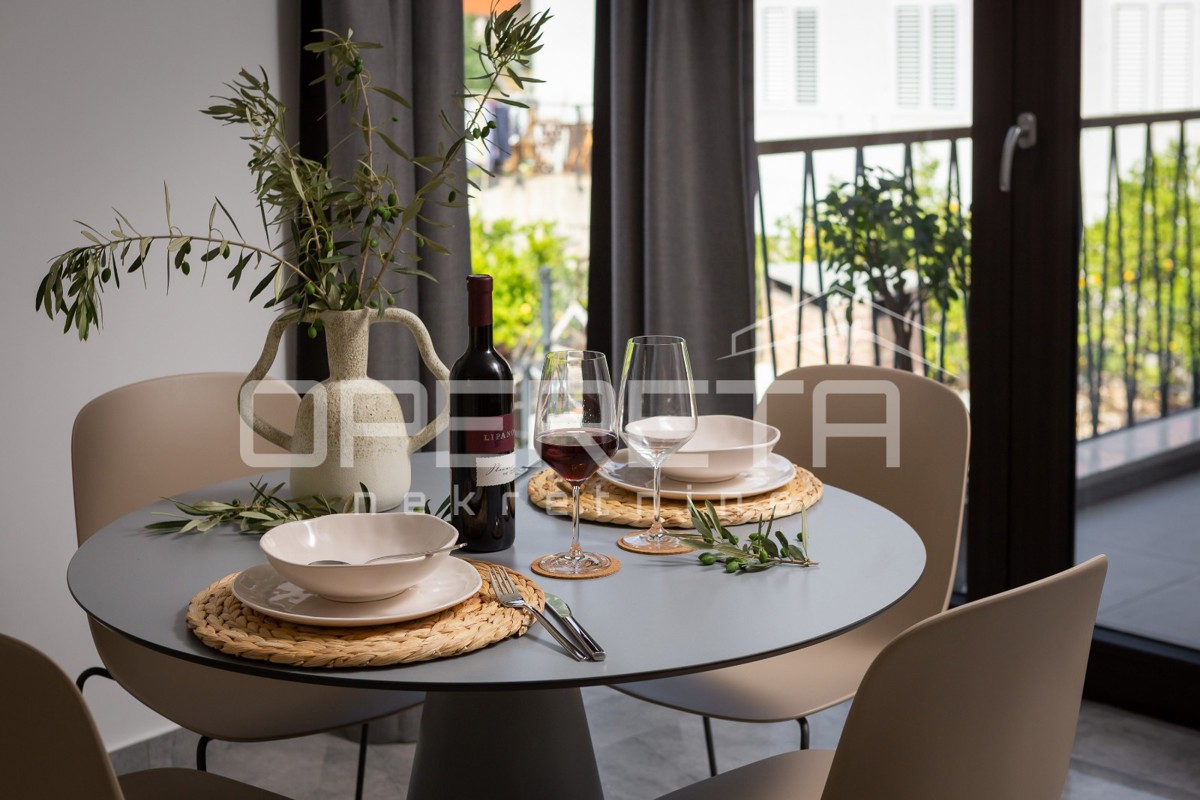 Occasione rara di un appartamento a Komiža - oasi moderna in una villa urbana