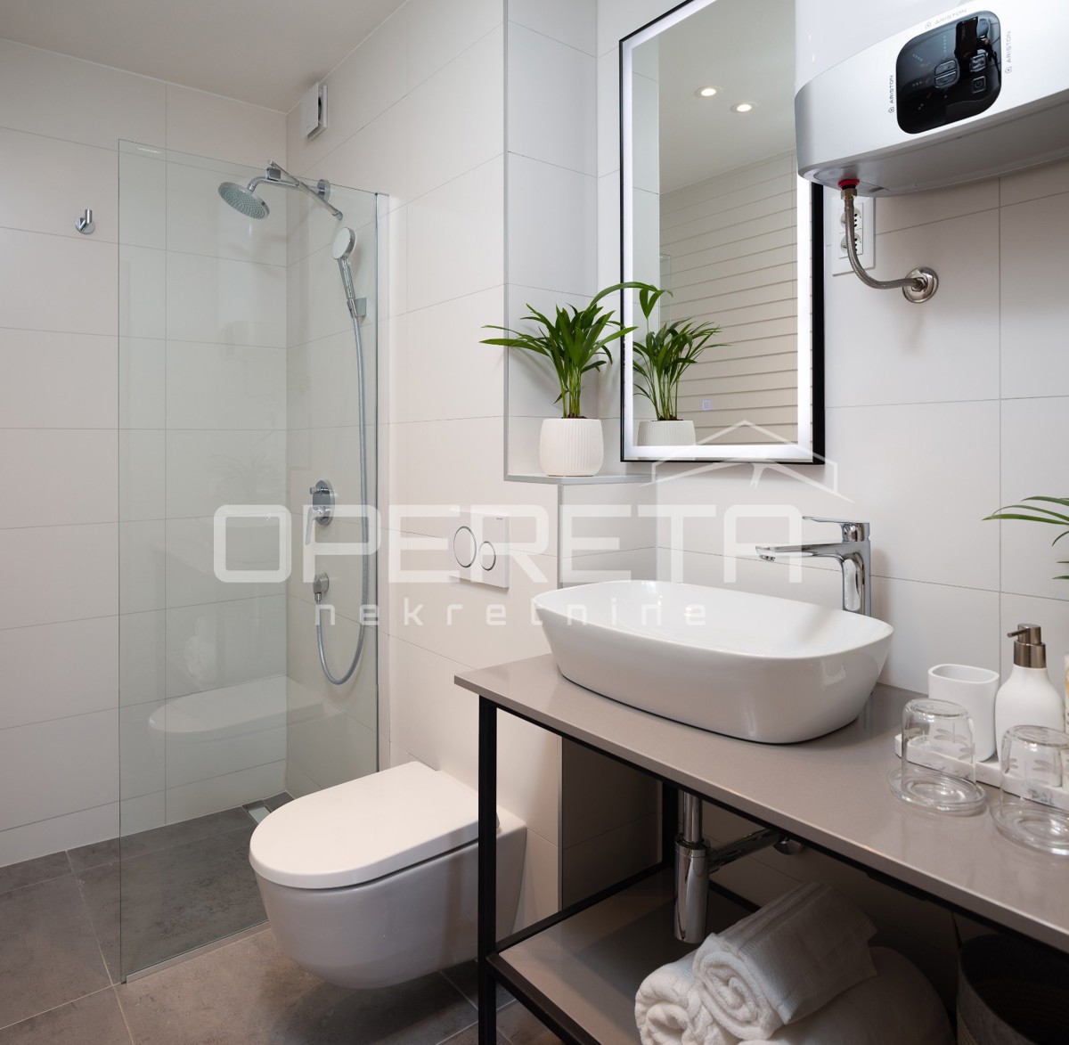 Occasione rara di un appartamento a Komiža - oasi moderna in una villa urbana