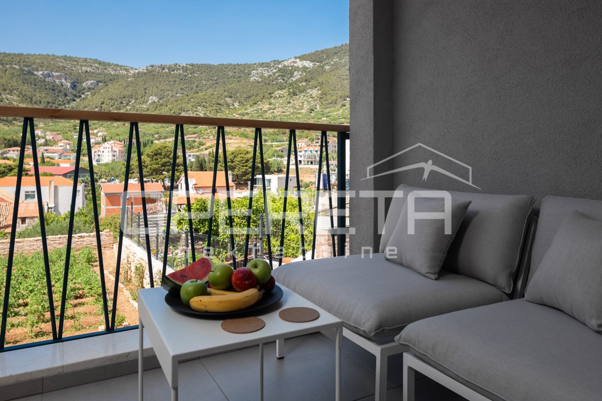 Occasione rara di un appartamento a Komiža - oasi moderna in una villa urbana