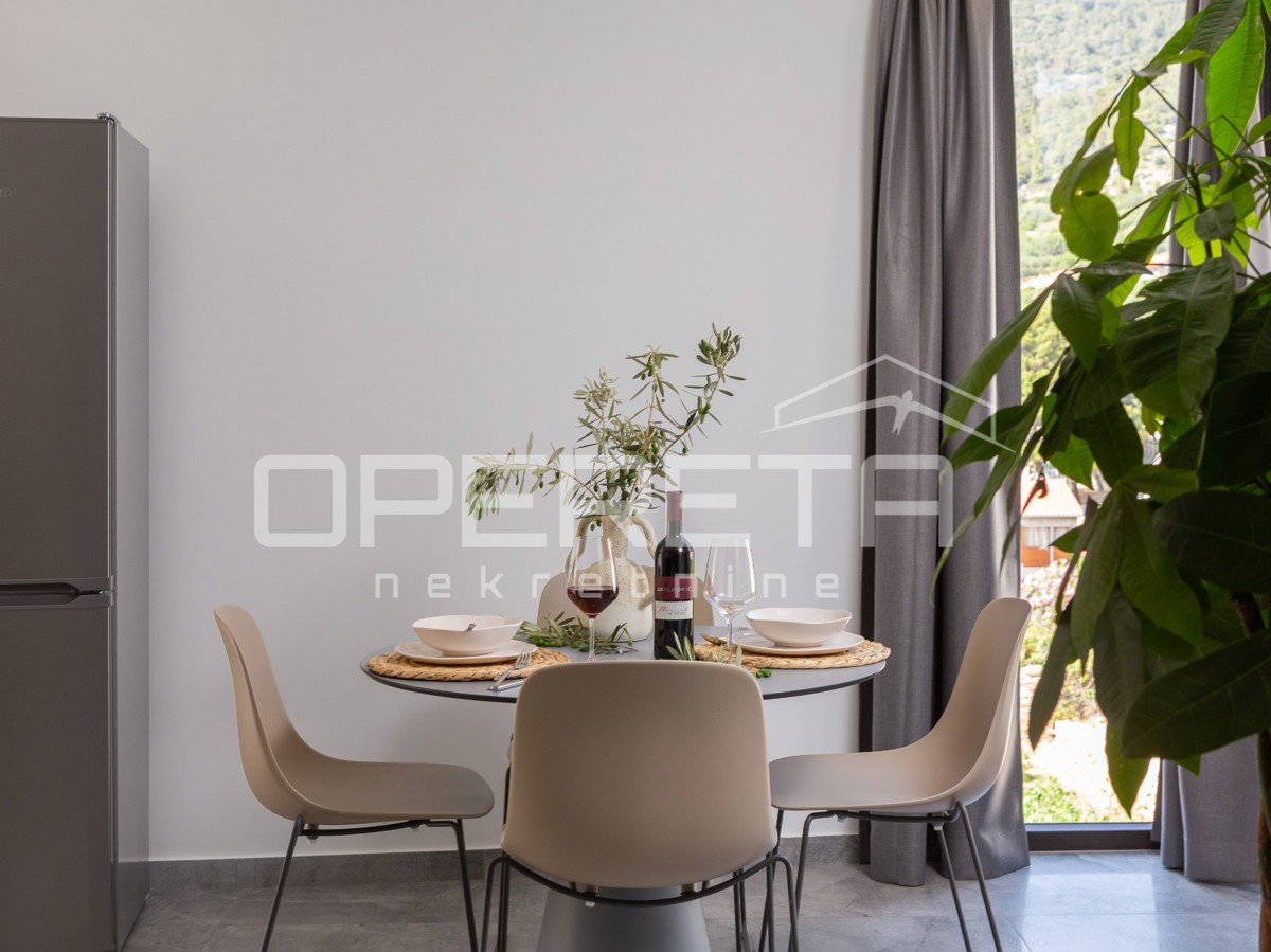 Occasione rara di un appartamento a Komiža - oasi moderna in una villa urbana