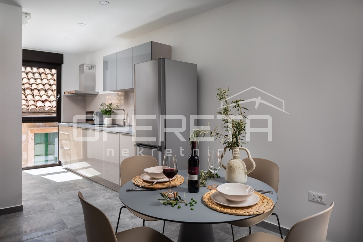 Occasione rara di un appartamento a Komiža - oasi moderna in una villa urbana