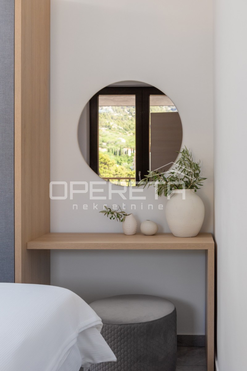 Occasione rara di un appartamento a Komiža - oasi moderna in una villa urbana