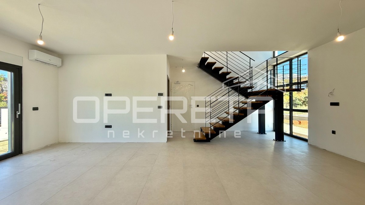 Appartamento con tre camere da letto, piano terra, seconda fila dal mare, Rovanjska