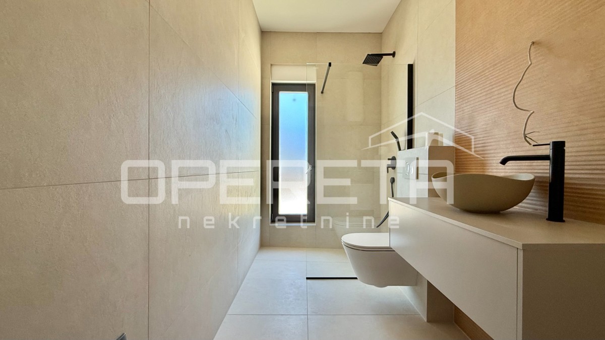 Appartamento con tre camere da letto, piano terra, seconda fila dal mare, Rovanjska