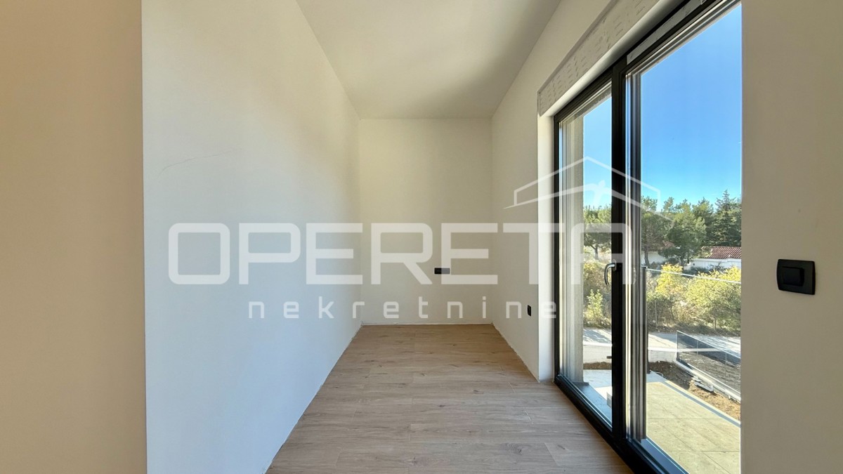 Appartamento con tre camere da letto, piano terra, seconda fila dal mare, Rovanjska