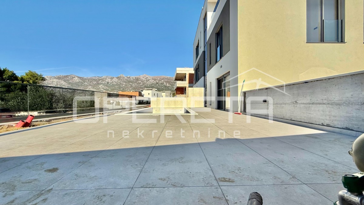 Appartamento con tre camere da letto, piano terra, seconda fila dal mare, Rovanjska