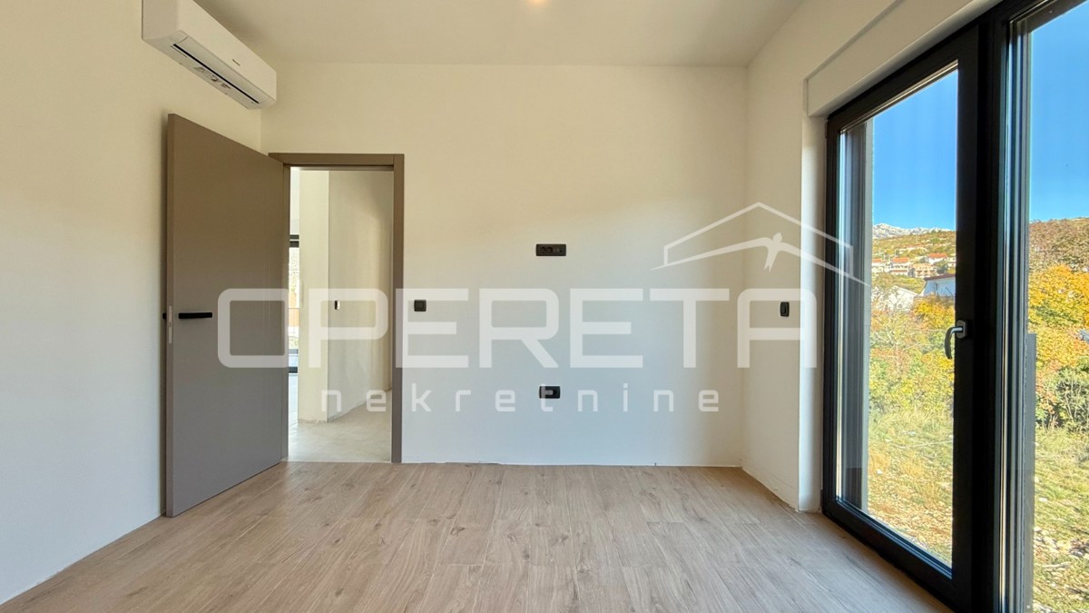 Appartamento con tre camere da letto, piano terra, seconda fila dal mare, Rovanjska