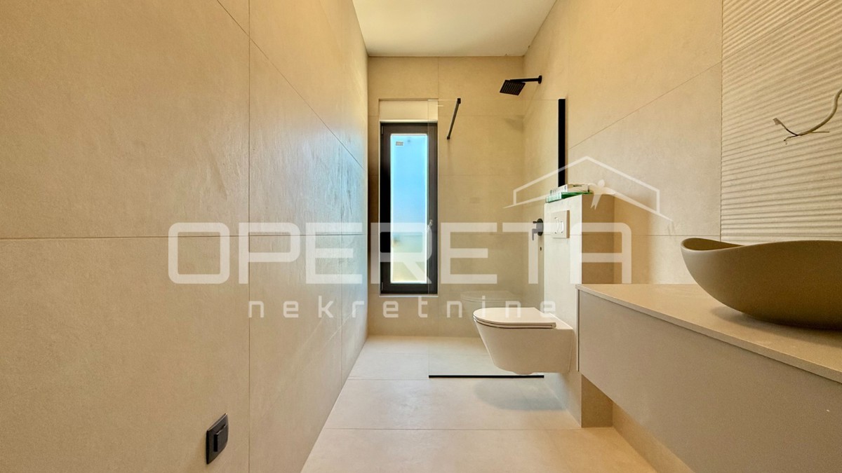 Appartamento con tre camere da letto, piano terra, seconda fila dal mare, Rovanjska