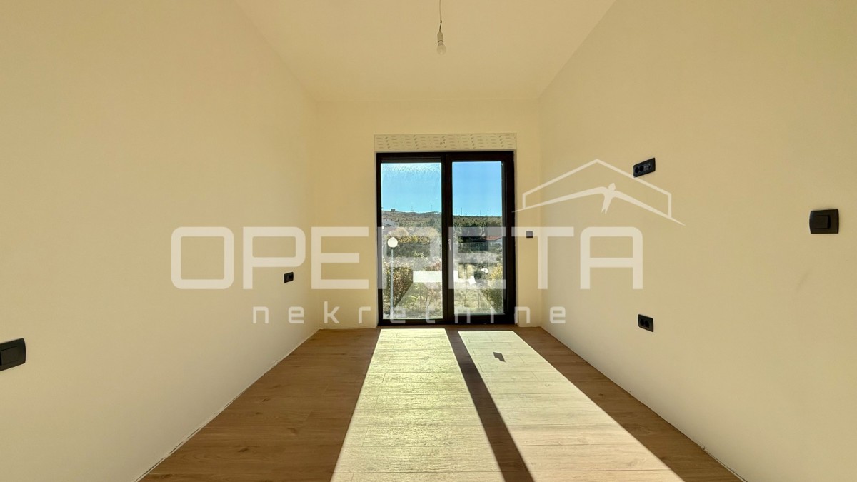 Appartamento con tre camere da letto, piano terra, seconda fila dal mare, Rovanjska