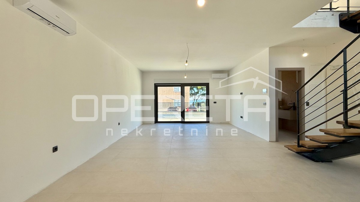 Appartamento con tre camere da letto, piano terra, seconda fila dal mare, Rovanjska