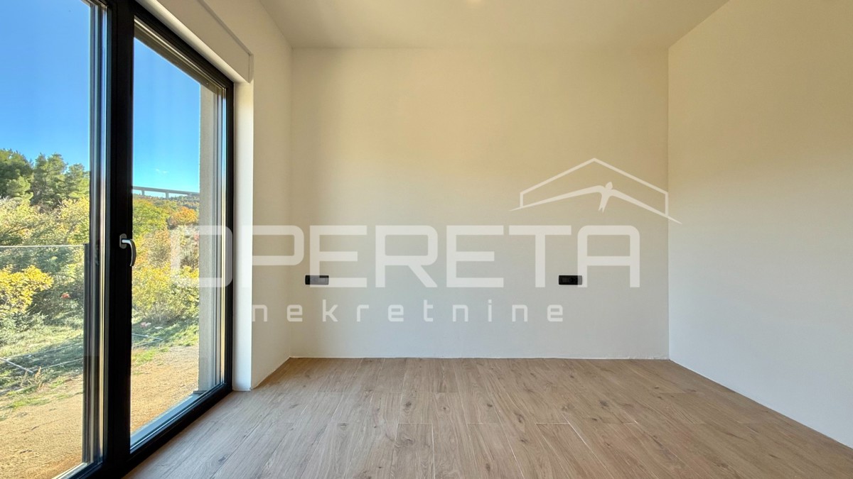 Appartamento con tre camere da letto, piano terra, seconda fila dal mare, Rovanjska