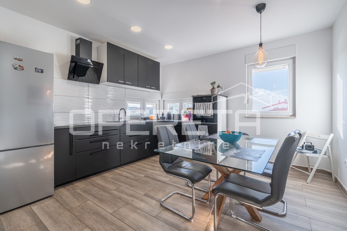 Galižana, piano terra 130 m2 con due appartamenti